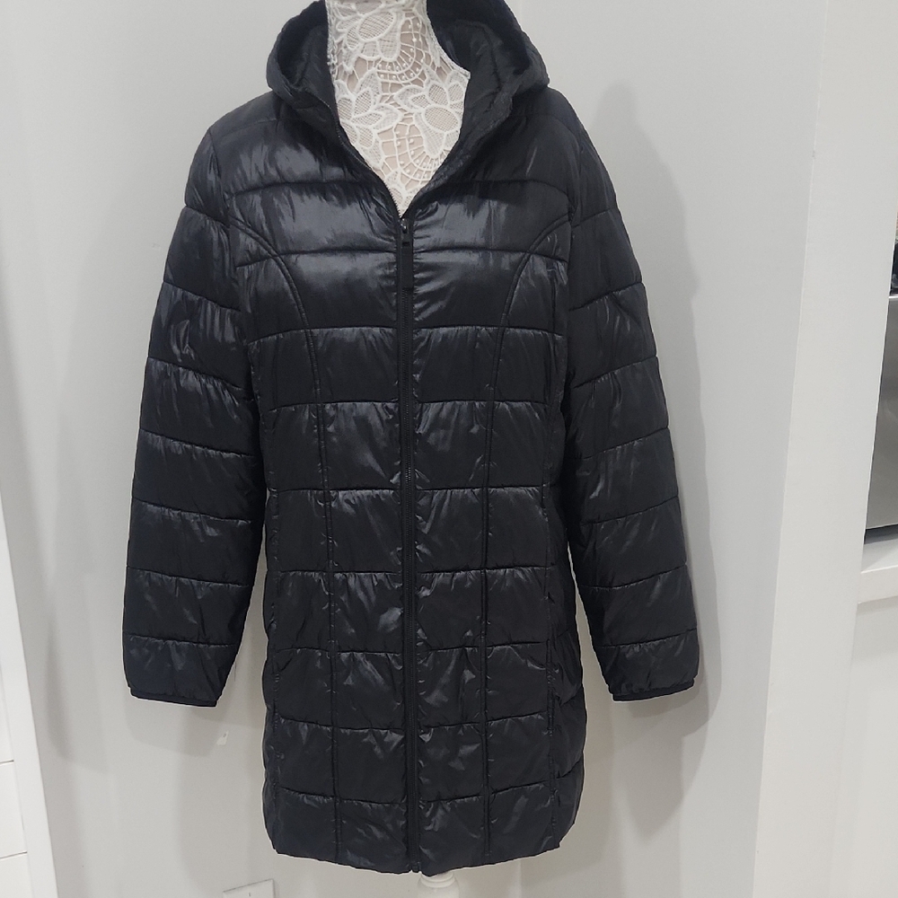 Elegant Black Hooded Puffer Coat